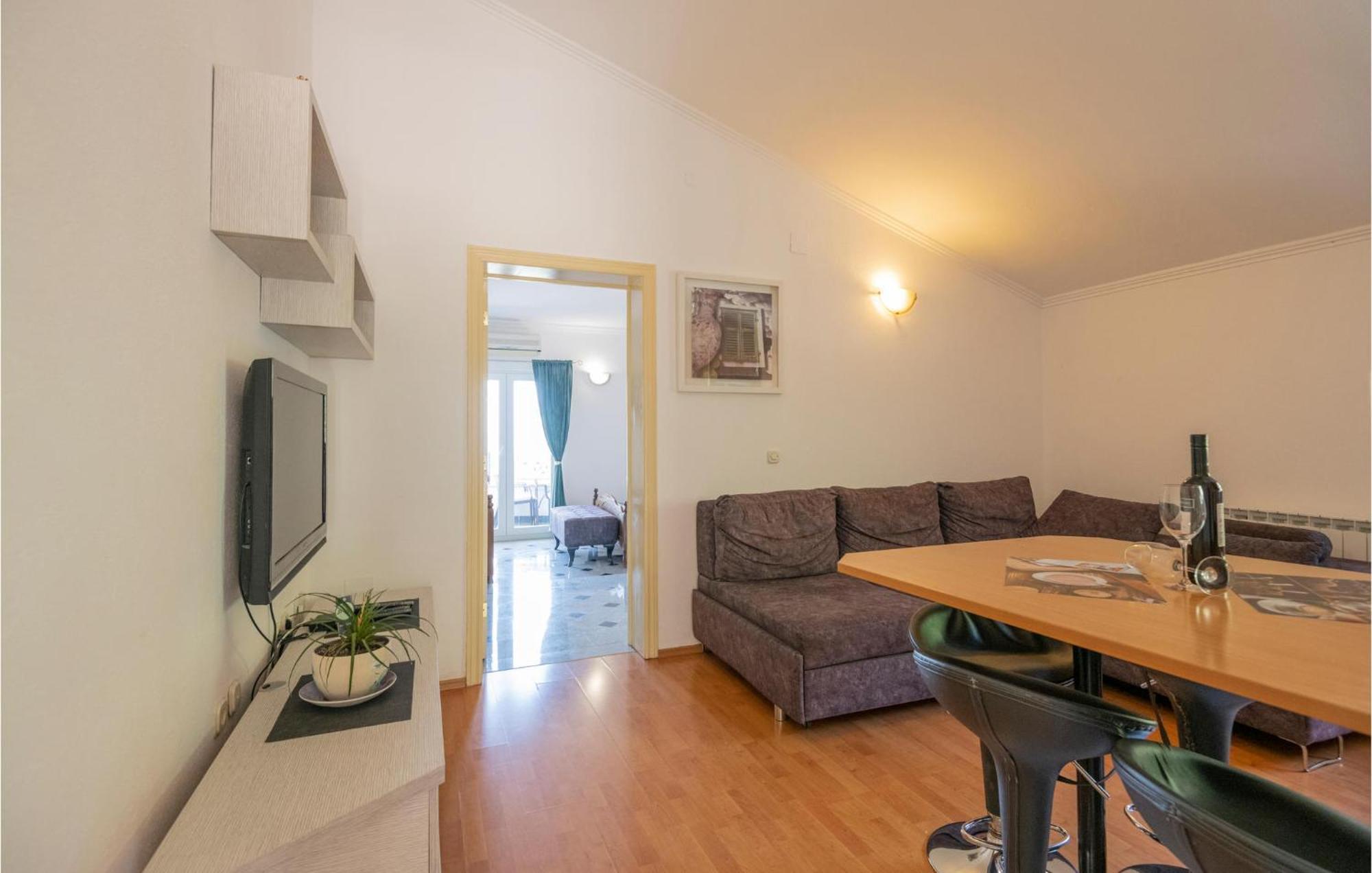 2 Bedroom Beautiful Apartment In 马卡尔斯卡 外观 照片