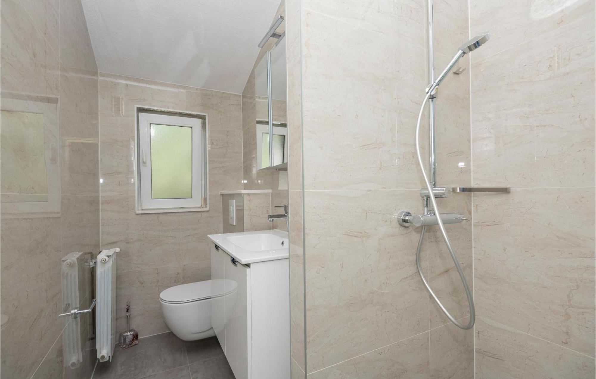 2 Bedroom Beautiful Apartment In 马卡尔斯卡 外观 照片