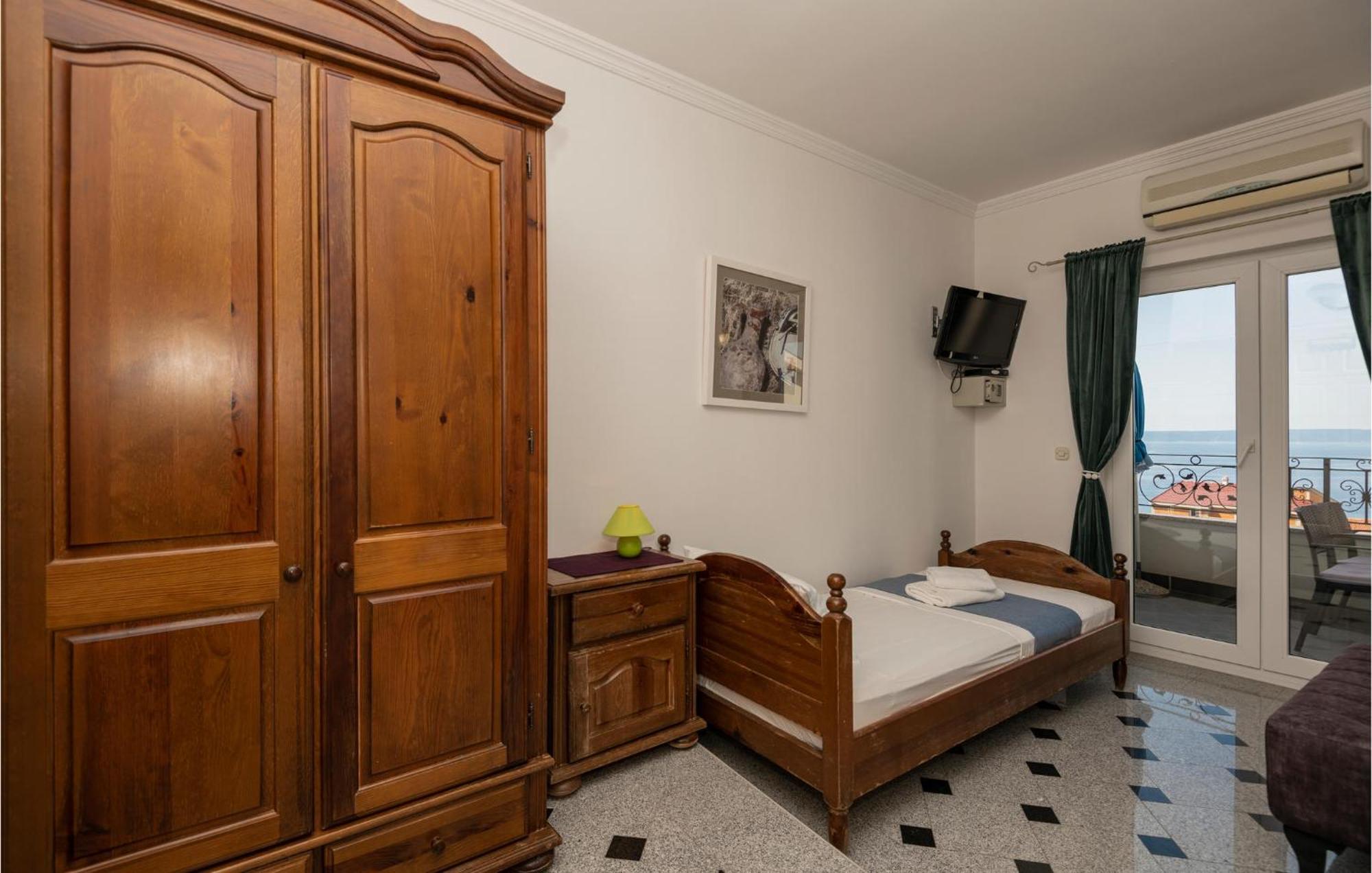 2 Bedroom Beautiful Apartment In 马卡尔斯卡 外观 照片