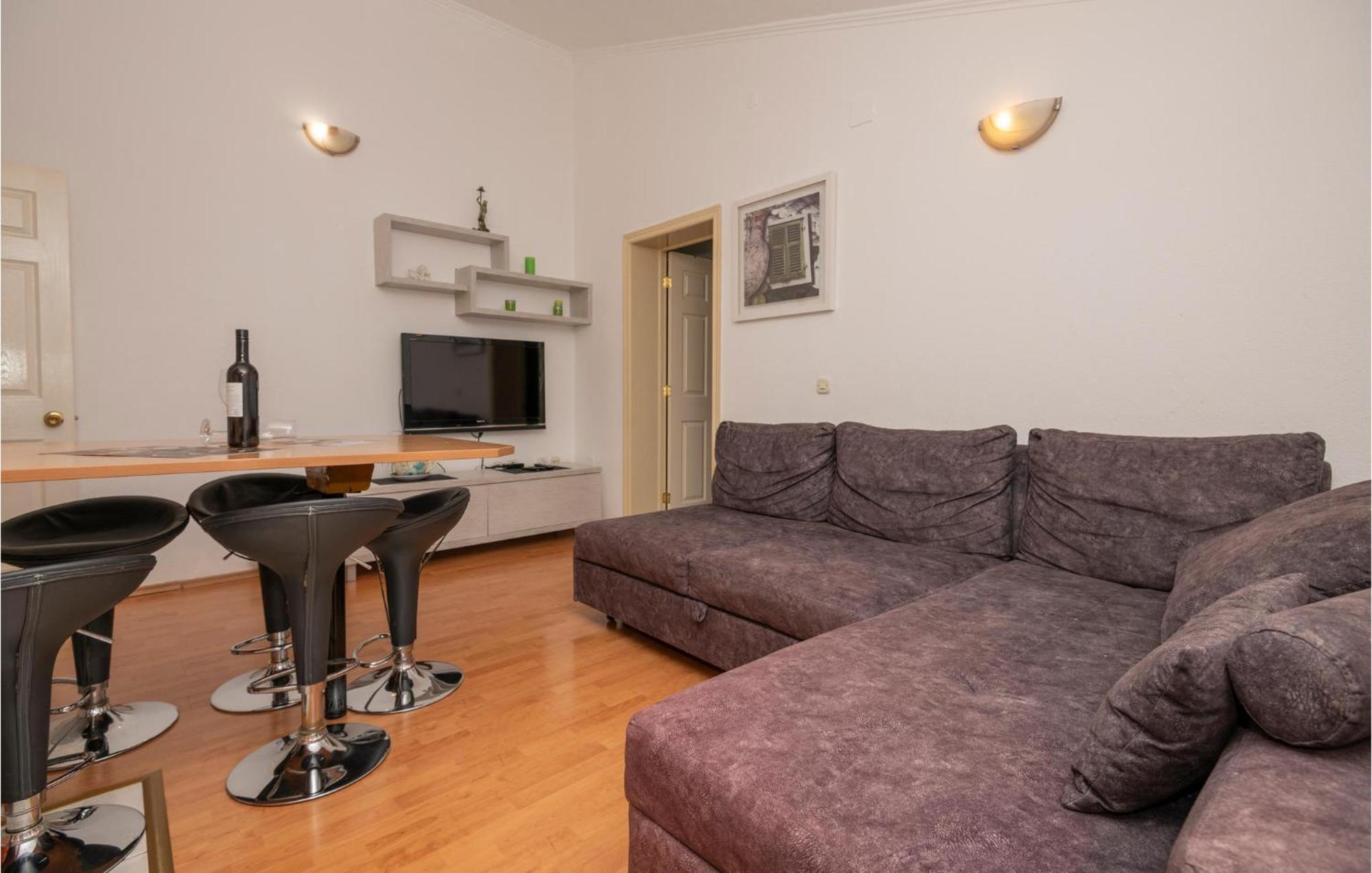 2 Bedroom Beautiful Apartment In 马卡尔斯卡 外观 照片
