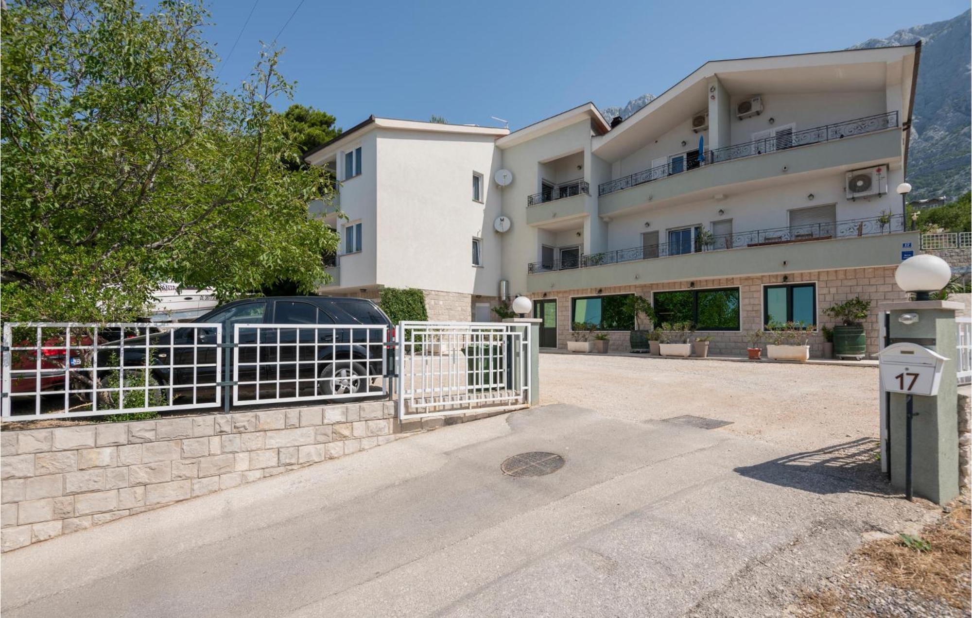 2 Bedroom Beautiful Apartment In 马卡尔斯卡 外观 照片